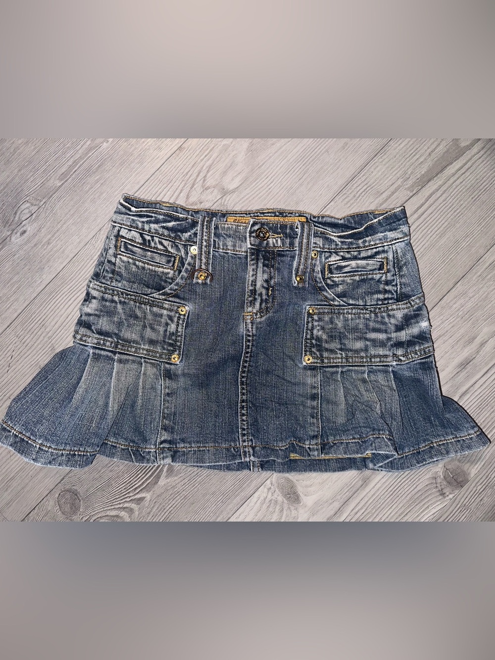 Vtg Y2K Vigoss Denim Cargo Pleated Mini Skirt - Blue with Gold Accents